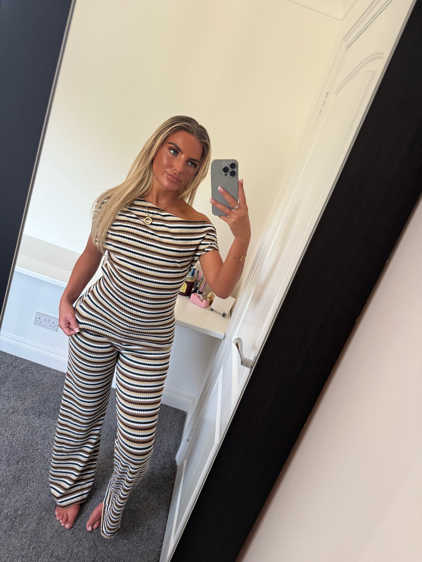 OFF THE SHOULDER CO ORD - BROWN