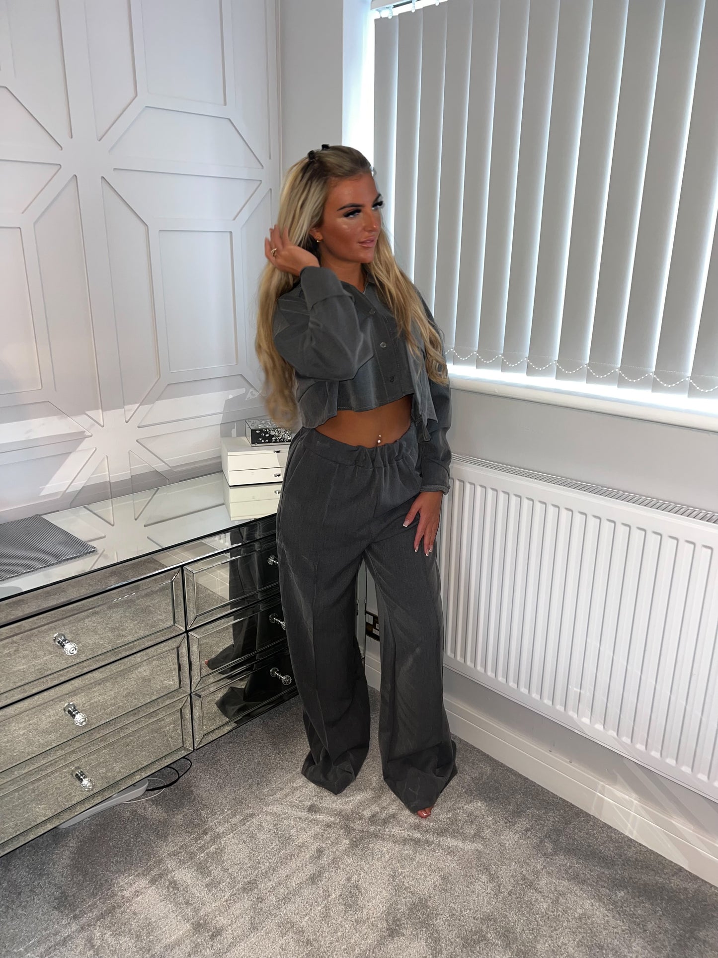 CROPPED SHIRT SUIT SET - GREY